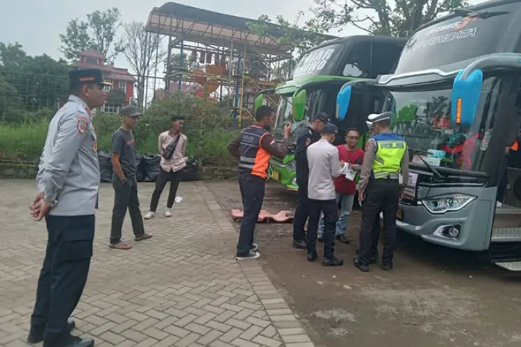 Nekad, Belasan Bus Tak Laik Jalan Terjaring Dishub Bandung Barat