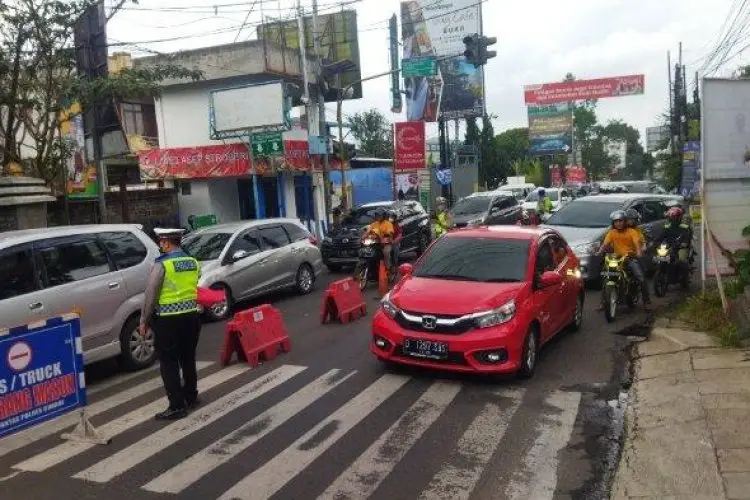 Separuh Warga Jabar Diprediksi Berpergian di Libur Nataru, Didominasi Kendaraan Pribadi