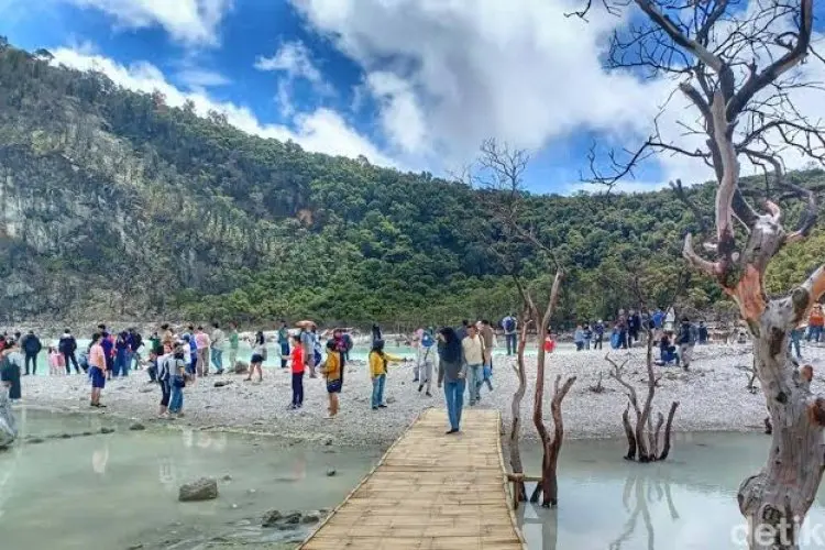 Penyakit Asma Kambuh, Seorang Wisatawan asal Kediri Meninggal Dunia di Objek Wisata Alam Kawah Putih