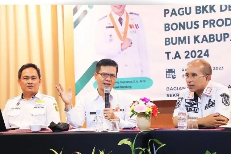 Bupati Bandung Salurkan DBH Panas Bumi Rp18 M ke 48 Desa
