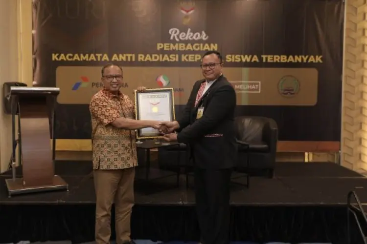 Program Pemeriksaan Refraksi Mata dan Pemberian Bantuan Kacamata Gratis MUJ ONWJ Diapresiasi MURI