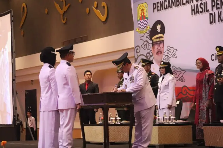 100 Kuwu Hasil Pilwu Serentak Dilantik, Ini Pesan Bupati Imron