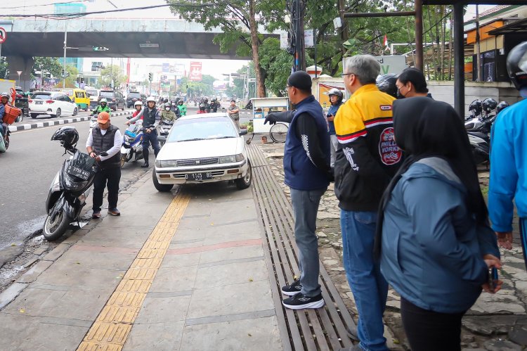 Sekda Kota Bandung Minta Trotoar Jangan Dijadikan Lahan Parkir