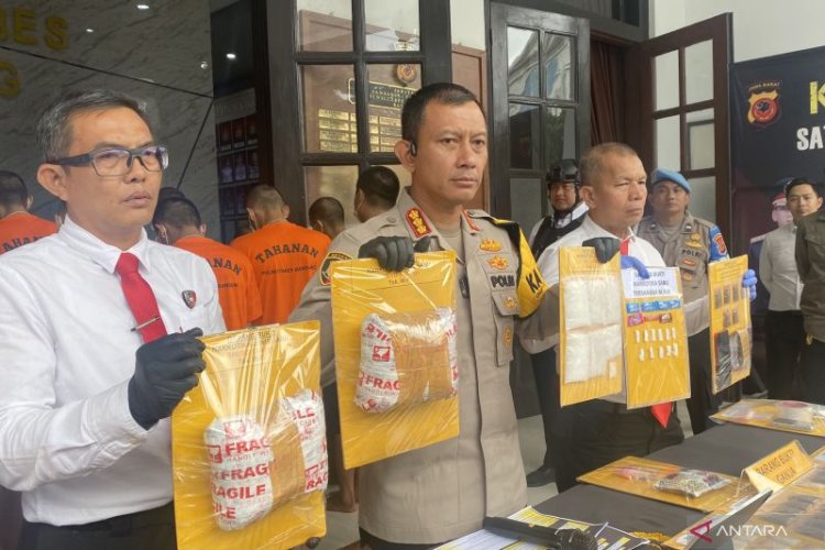 Sabu Seberat 2,1 Kilogram Siap Edar di Kota Bandung Berhasil Digagalkan Polisi
