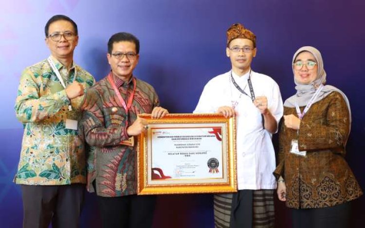 Pemkab Bandung Raih Penghargaan Zona Integritas Wilayah Bebas Korupsi 
