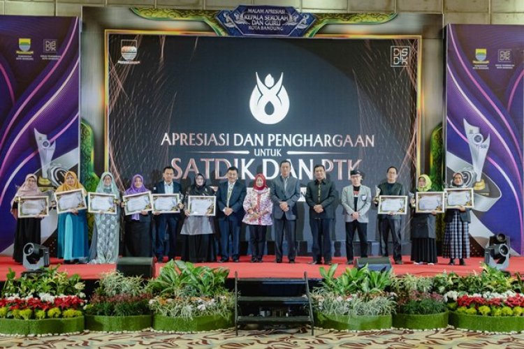 Disdik Kota Bandung Gelar Apresiasi Satdik dan PTK, Puluhan Guru Kota Bandung Terima Penghargaan 