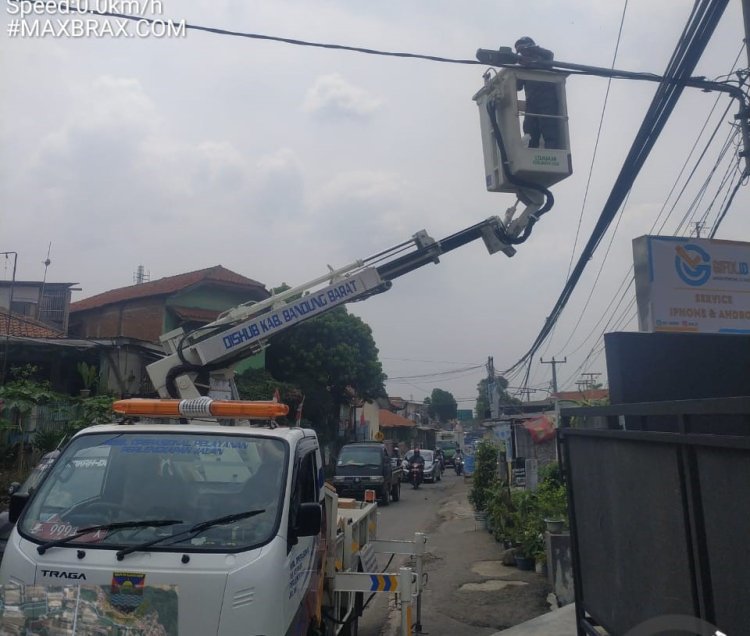 Tak Hanya Pemasangan, Dishub KBB Fokus Lakukan Pemeliharaan APJ di Berbagai Ruas Jalan di Bandung Barat 