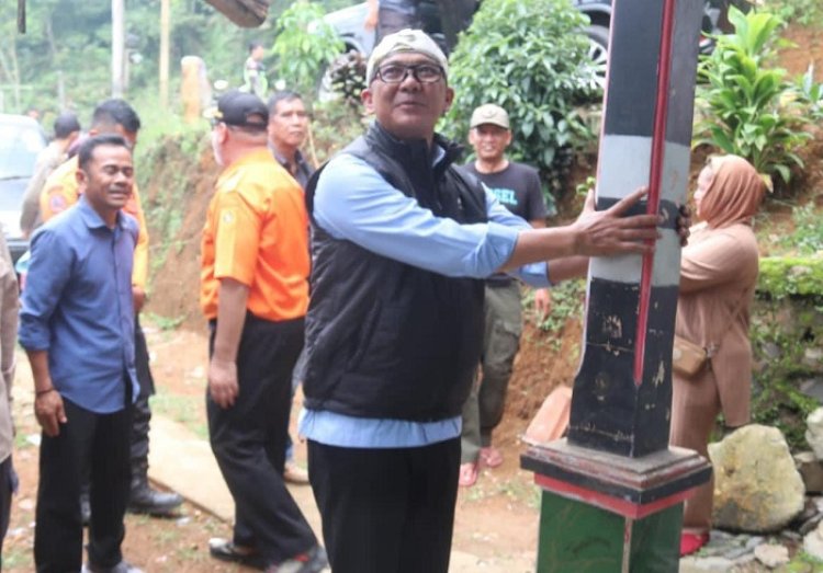 Total 77 Rumah Alami Rusak Akibat Gempa Bumi di Pamijahan, Bupati Bogor dan Pj Gubernur Jabar Kompak Kunjungi Korban
