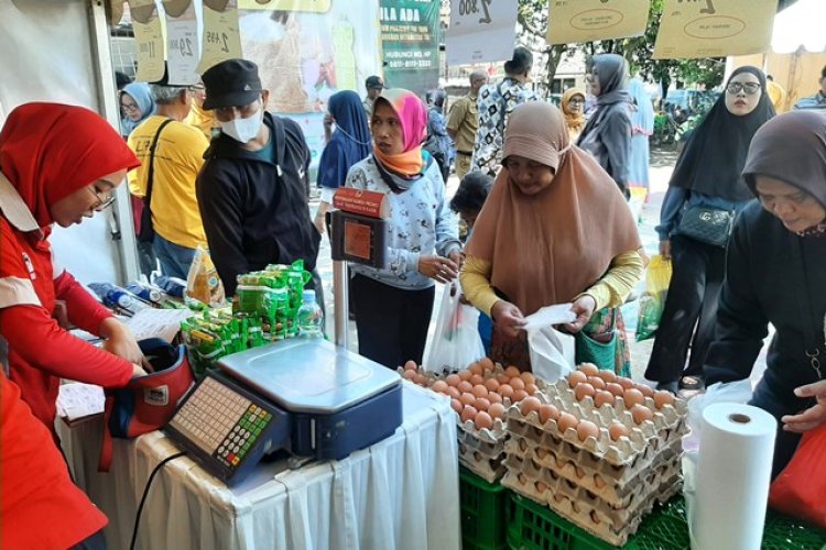 FOTO: Pasar Murah Tingkat Kota Bandung di Lapangan Gasmin Antapani