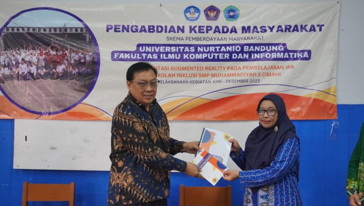 Universitas Nurtanio Bandung Salurkan Bantuan untuk SMP Muhammadiyah 5 Kota Cimahi 