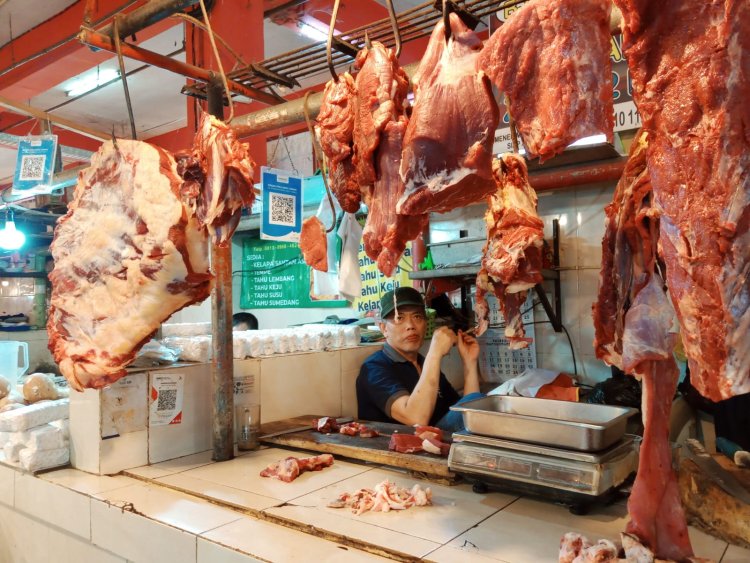 Pedagang di Pasar Tradisional Atas Cimahi Prediksi Bakal Ada Kenaikan Harga Daging