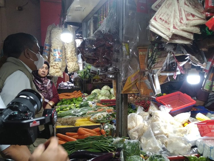 Pedagang Pasar Tradisional Keluhkan Sepinya Pembeli Akibat Operasi Pasar Murah