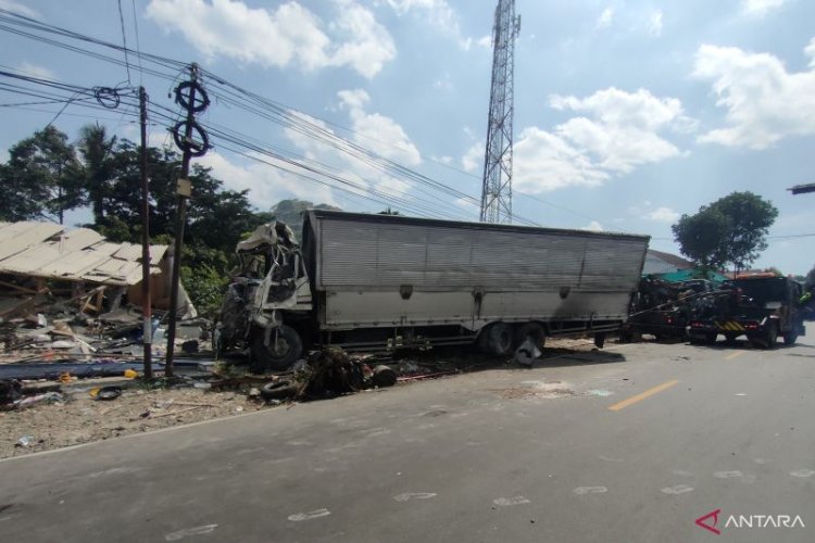 Tiga Orang Tewas Akibat Kecelakaan Truk Rem Blong di Cianjur