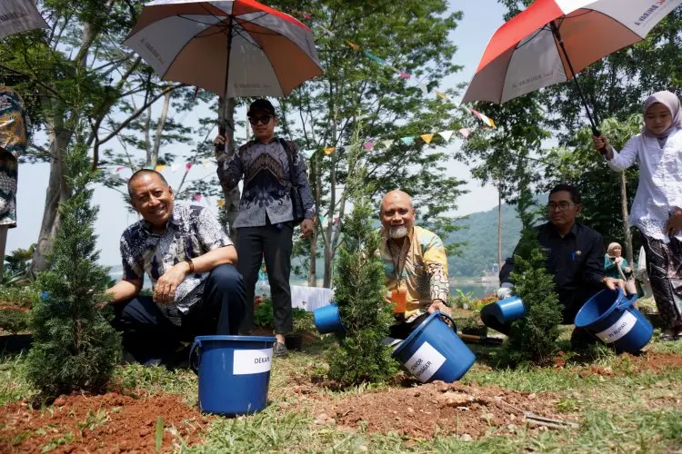 FOTO: Kolaborasi Program CSR SBM ITB dan PLN Nusantara Power UP Cirata