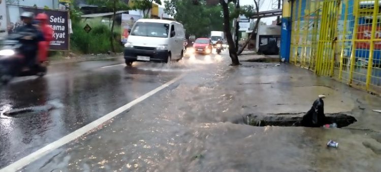 Drainase Buruk, Banjir Cileuncang di Warung Lobak jadi Langganan setiap Musim Hujan