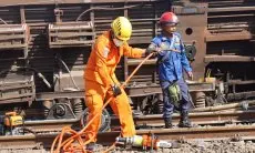 Tim Rescue Basarnas Bentuk Dua Tim Evakuasi Korban Tabrakan KA di Cicalengka Bandung