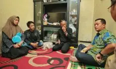 Sekda Kota Bandung Takziah ke Keluarga Korban Hanyut di Baladewa Bandung