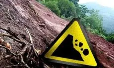 Longsor Timpa Rumah di Sumedang, Tim SAR Fokus Cari Korban Tertimbun
