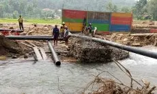 Pemkab Subang, PDAM Tirta Rangga dan Pabrik AQUA Subang Alirkan Air Bersih Ke Masyarakat Korban Longsor