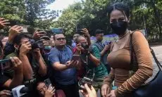Terancam Dijemput Paksa, Tersangka Bintang Film Porno Siskaee Melawan