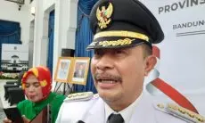 Lantik Barnas Adjidin jadi Pj Bupati Garut, Bey Machmudin Minta Berantas Pungli Kawasan Wisata