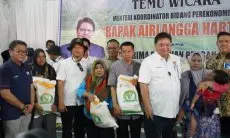 Pos Indonesia Distribusikan Beras Bantuan Pangan CBP di Indramayu