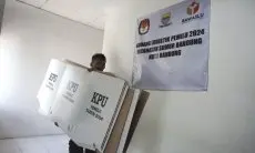 FOTO: Distribusi Bilik Suara Pemilu 2024 di Kota Bandung