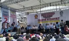 Artis Komedi Ibu Kota dan Persib Legend Menghibur Warga Pangalengan, Tanah Kelahiran Taufik Hidayat