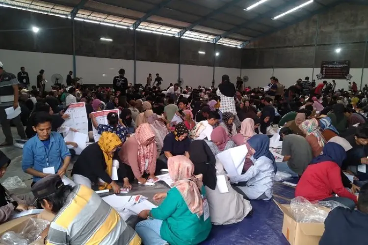 Libatkan 700 Personel, KPU KBB Mulai Lakukan Tahapan Sorlip Surat Suara DPRD Jabar
