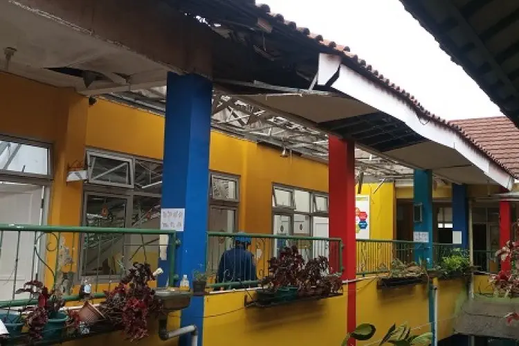 Diterjang Puting Beliung, Empat Ruang Kelas SDN Polisi 1 Ambruk