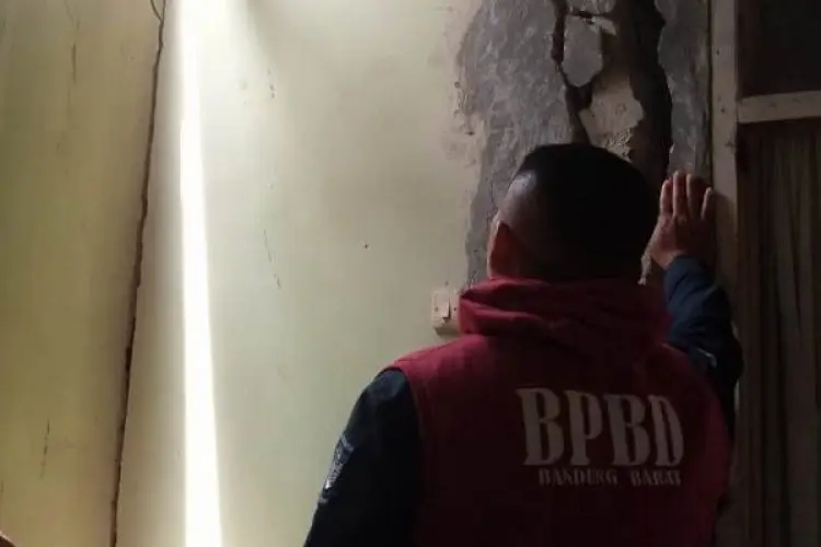 Dampak Gempa Sumedang, Rumah Wanita Lansia di Cisarua KBB Rusak Parah 