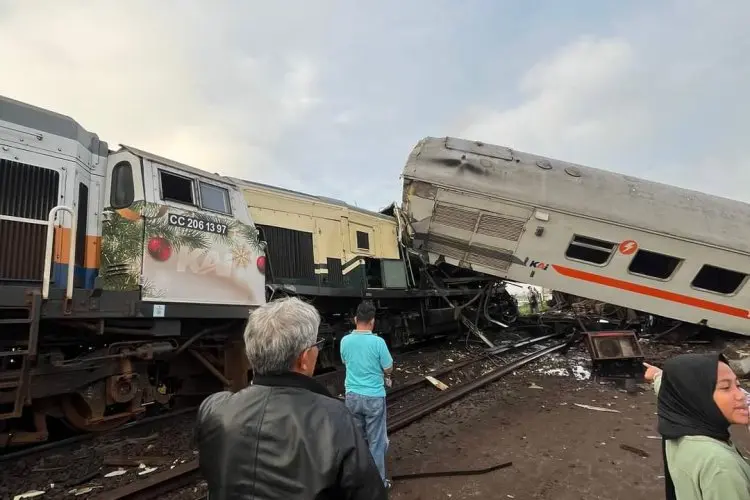 Kereta Api Terlibat Tabrakan di Stasiun Cicalengka Bandung, Kemenhub Terjunkan Tim Teknis
