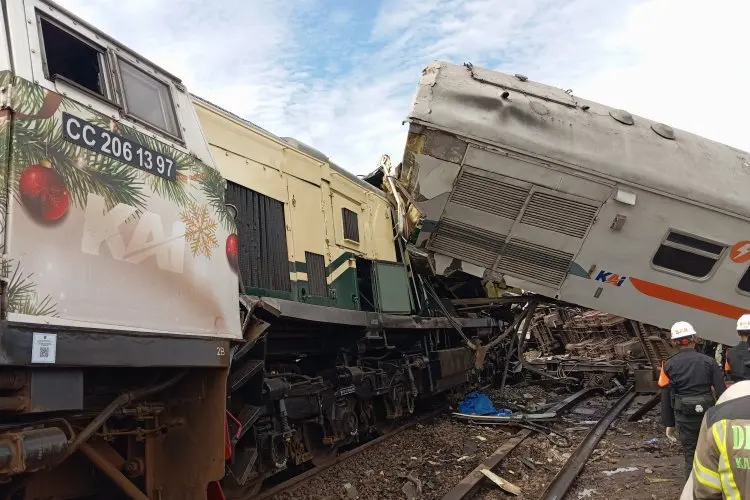 Tabrakan Kereta Api Cicalengka Bandung, Penumpang Lain Masih Menunggu Konfirmasi Keberangkatan