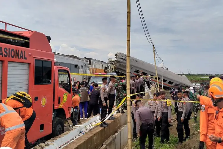 Tabrakan Kereta Api Cicalengka Bandung, Jeritan Penumpang dan Suara Dentuman Keras Bikin Warga Terkejut 