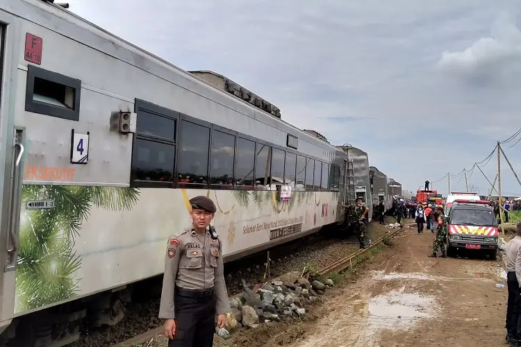 Pemprov Jabar siapkan Enam RS Evakuasi Korban Kecelakan Kereta Api Cicalengka Bandung