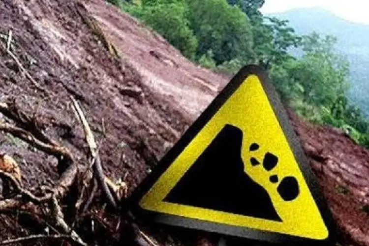 BPBD Kabupaten Bandung Kirimkan Bantuan Logistik ke Lokasi Longsor Pangalengan