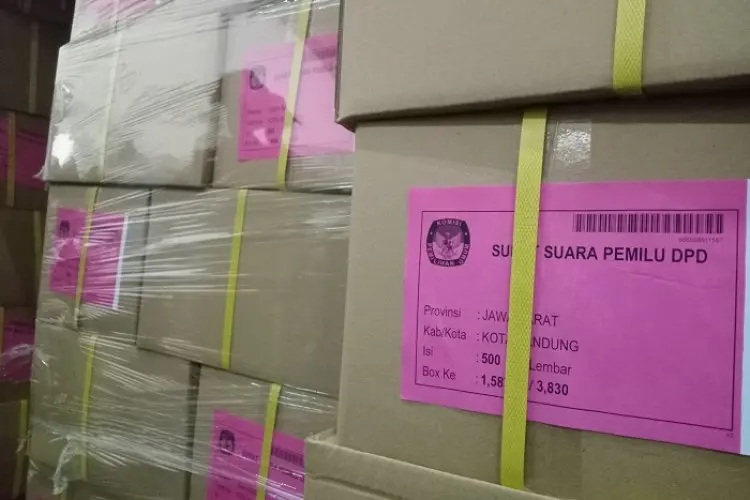 KPU Kota Bandung Mulai Sortir dan Lipat Surat Suara