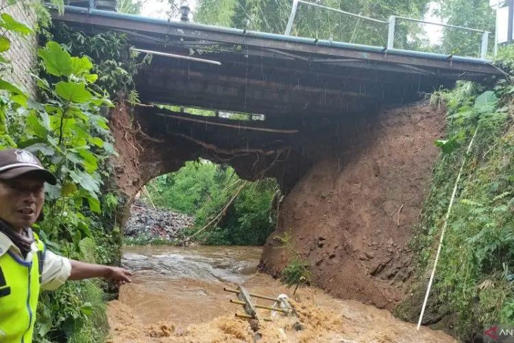 BPBD Cianjur Berkoordinasi dengan Dinas Perbaiki Jembatan Ambruk