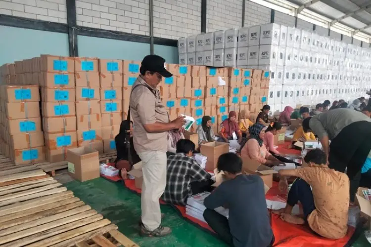 KPU Tambah Tenaga Sortir dan Lipat Target 2 Pekan Selesai