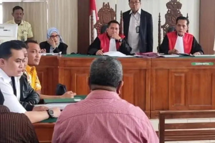 PN Bale Bandung Menggelar Sidang PK Mantan Ketua DPRD Jabar Irfan Suryanagara dan Istri