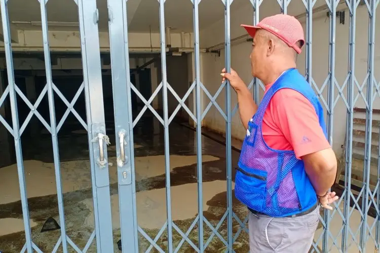 Diduga Bermasalah, Air Merembes ke Kontruksi Basement Alun-alun Cililin