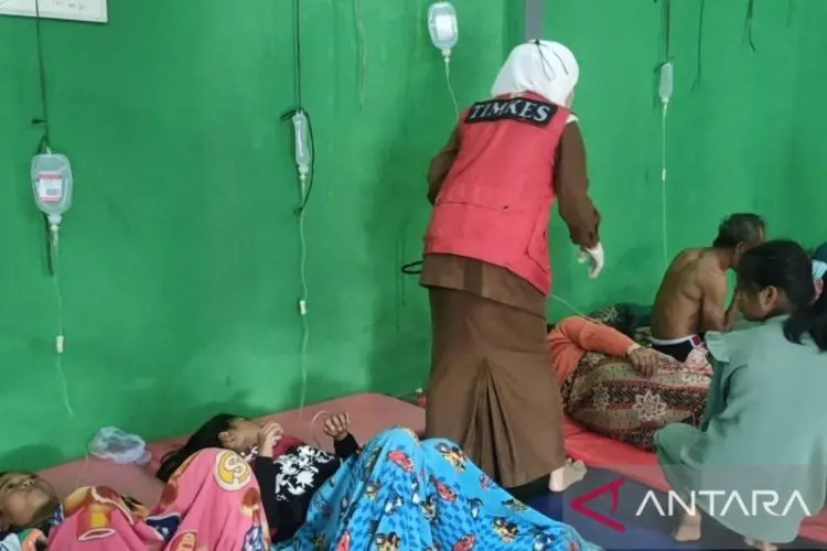 Puluhan Warga Cibeber Mendapat Perawatan Lantaran Keracunan