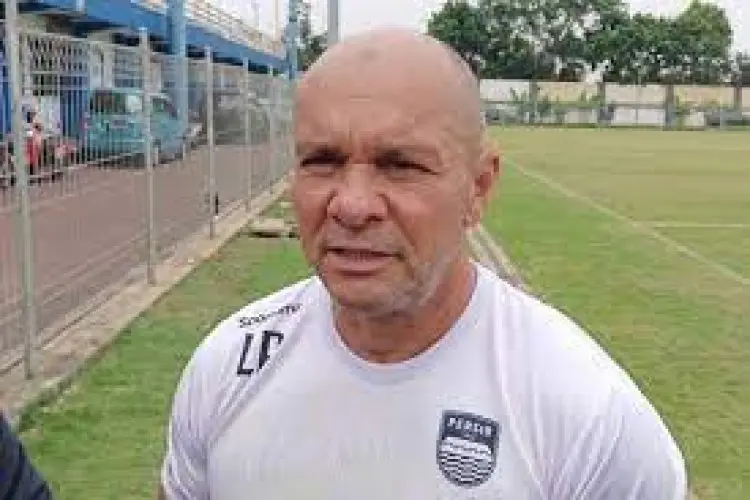 Luizinho Passos Pastikan Persaingan Posisi Kiper di Persib Semakin Ketat