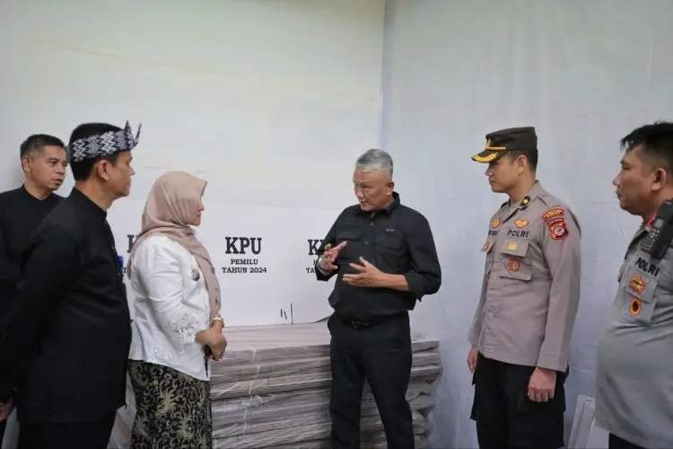 Bambang Tirtoyuliono Pastikan Kebutuhan Logistik Jelang Pemilu Aman 