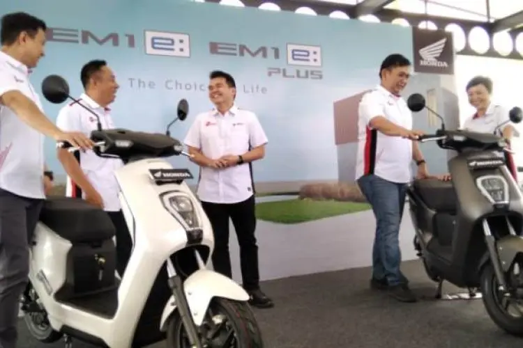 DAM Tawarkan Sepeda Motor Listrik EM1 e: dan EM1 e: Plus untuk Pasar Jabar