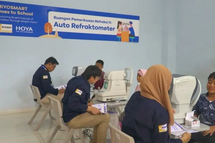 Deteksi Dini Myopia pada Anak Usia Sekolah Melalui MiYOSMART Goes to School