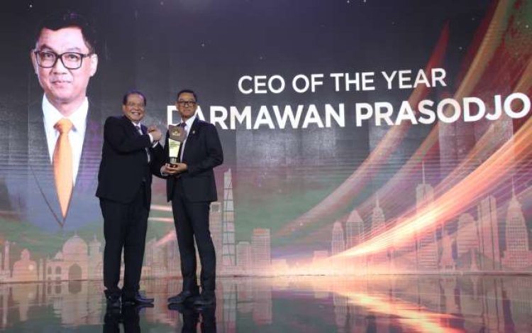 Dirut PLN Darmawan Prasodjo Kembali Dinobatkan jadi CEO of The Year