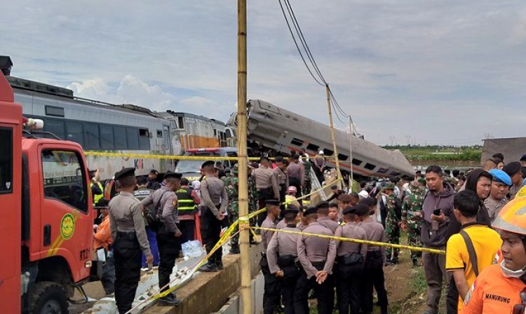 Menko PMK Muhadjir Effendy Tinjauan Langsung Lokasi Kecelakaan KA di Cicalengka