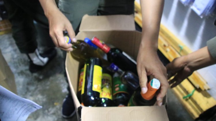 Satpol PP Kota Bandung Amankan Ratusan Minuman Beralkohol Ilegal 