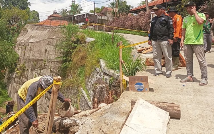 Hujan Deras dan Angin Kencang di Kabupaten Bogor Akibatkan 16 Unit Rumah serta TPT dan Akses Jalan Rusak 